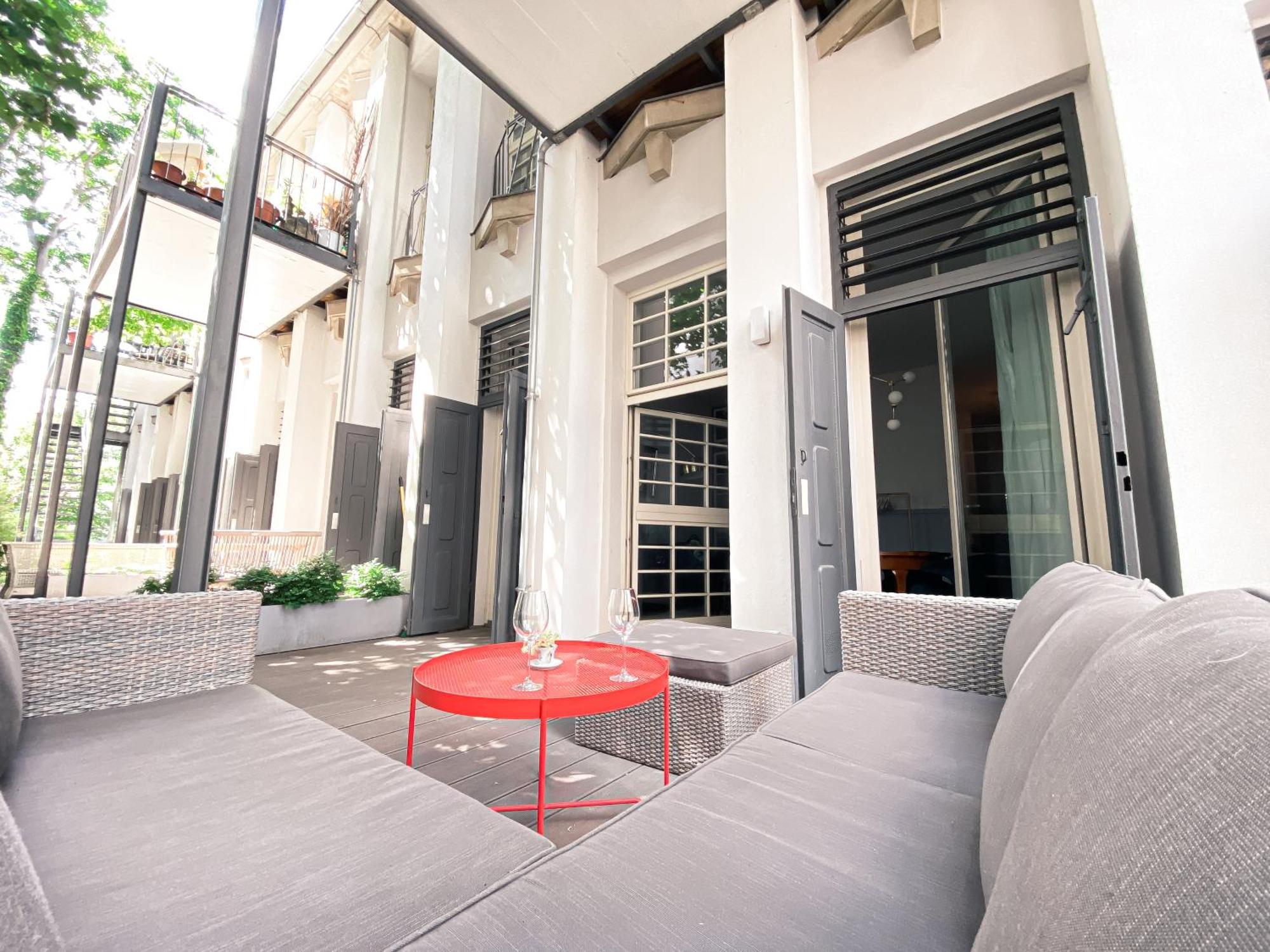 Designer Loft-Ferienwohnung Im Zentrum Mit Tiefgaragen-Parkplatz, Waschmaschine Und Privatterrasse Лайпциг Екстериор снимка